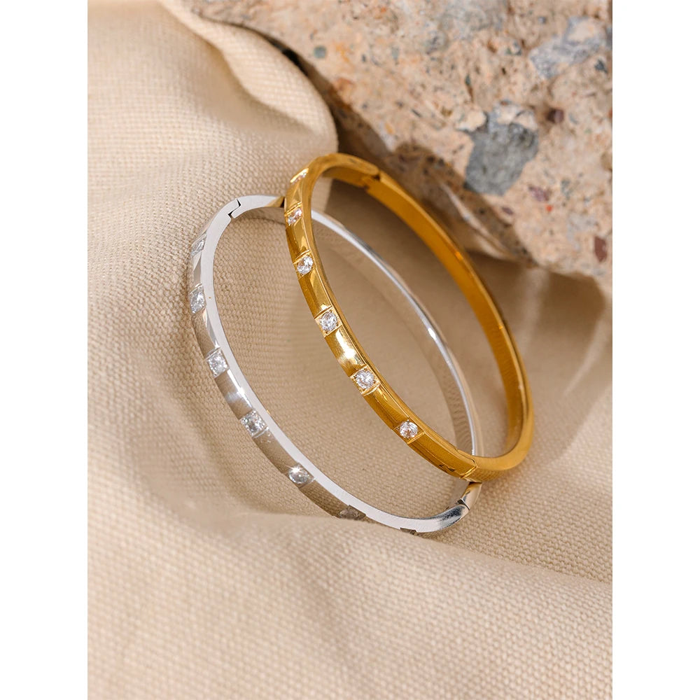 Pulseira Bracelete com Zircônia Cravejado Banhado a Ouro 18K