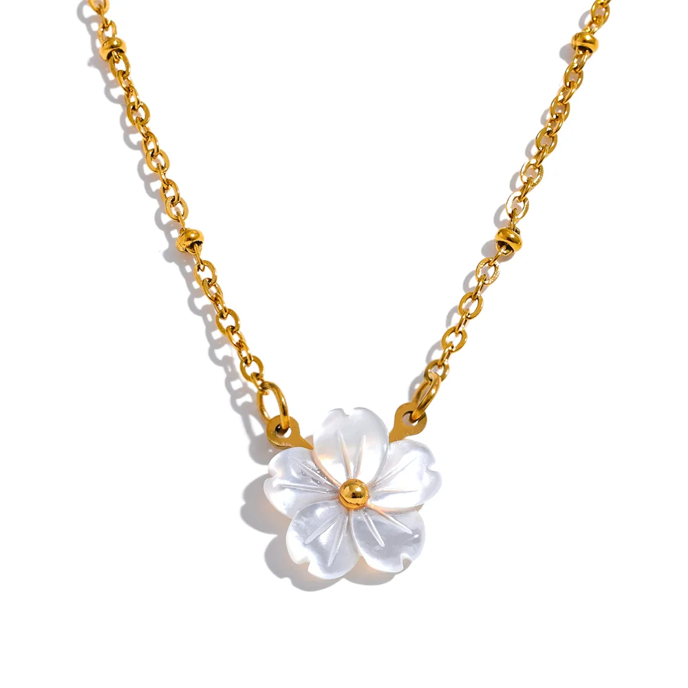 Colar Flor Branca Banhado a Ouro 18K