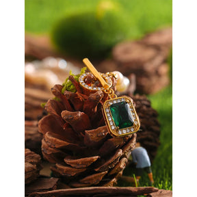 Colar de Pérola com Zircônia Verde a Ouro 18K